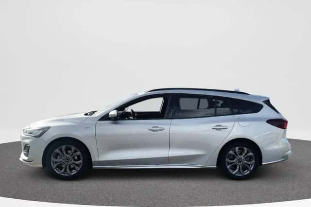 Ford Focus (2022) thumbnail 3