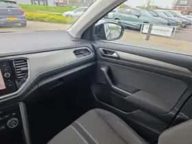 Volkswagen T-Roc (2021) thumbnail 10
