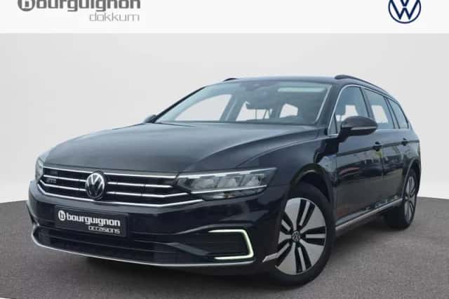 Volkswagen Passat (2021) thumbnail 1