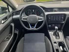 Volkswagen Passat (2021) thumbnail 2