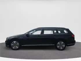 Volkswagen Passat (2021) thumbnail 3