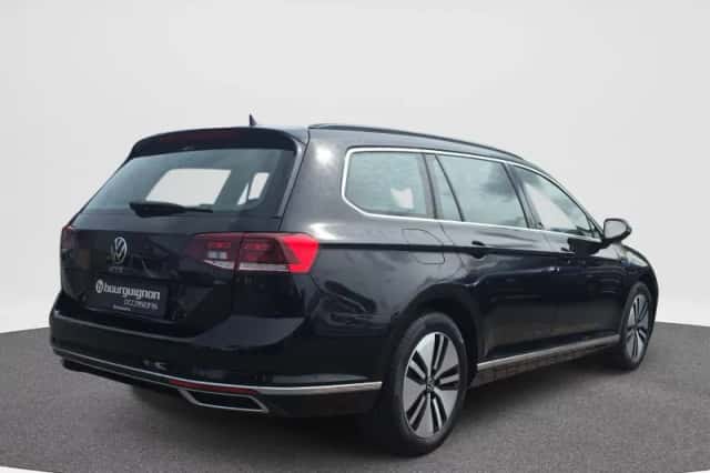 Volkswagen Passat (2021) thumbnail 4
