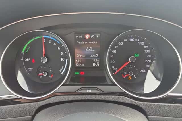 Volkswagen Passat (2021) thumbnail 5