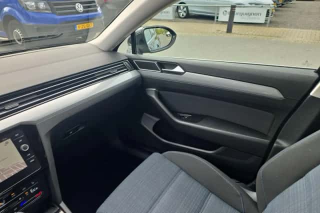 Volkswagen Passat (2021) thumbnail 8