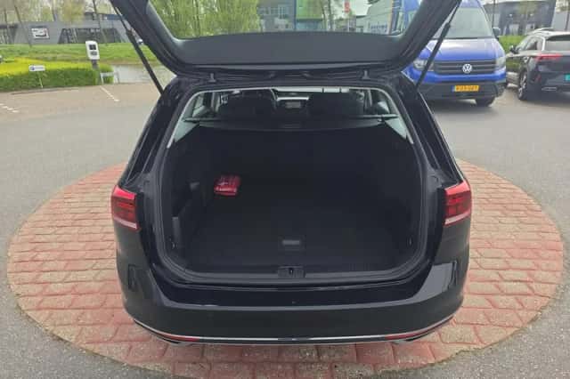 Volkswagen Passat (2021) thumbnail 9