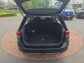Volkswagen Passat (2021) thumbnail 9