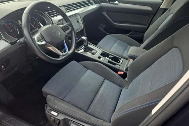 Volkswagen Passat (2021) thumbnail 10