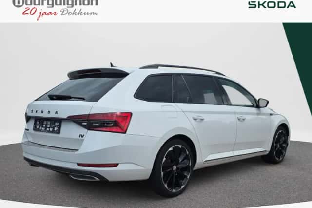 Škoda Superb (2022) thumbnail 3