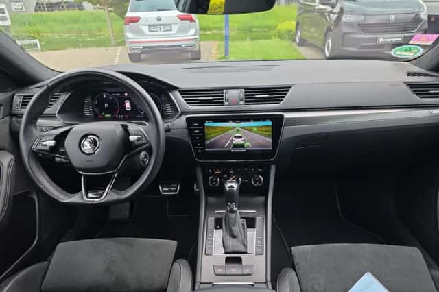 Škoda Superb (2022) thumbnail 4