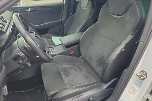 Škoda Superb (2022) thumbnail 5
