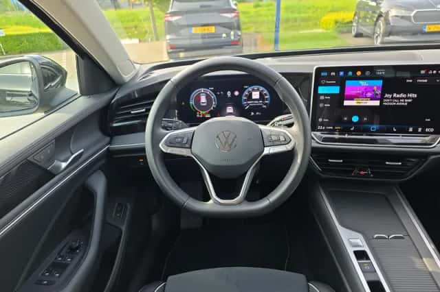 Volkswagen Passat (2025) thumbnail 13
