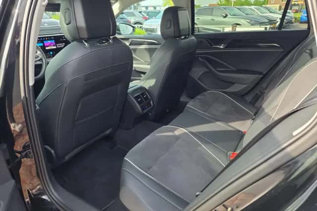 Volkswagen Passat (2025) thumbnail 6