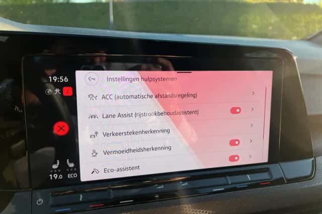 Volkswagen Golf (2022) thumbnail 15