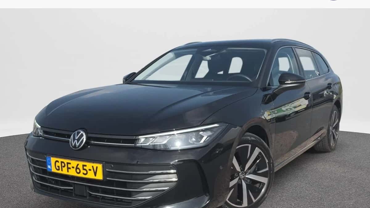 Volkswagen Passat (2024) — foto 1