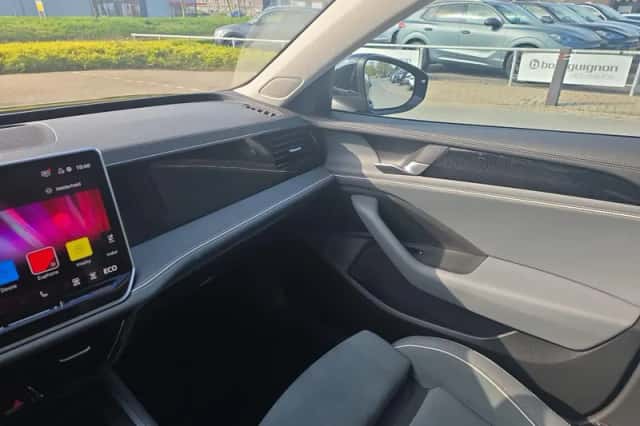 Volkswagen Passat (2024) thumbnail 11