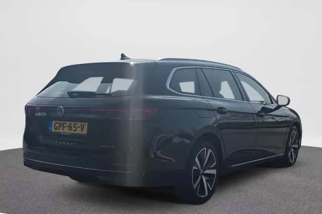 Volkswagen Passat (2024) thumbnail 4