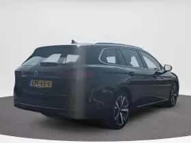 Volkswagen Passat (2024) thumbnail 4