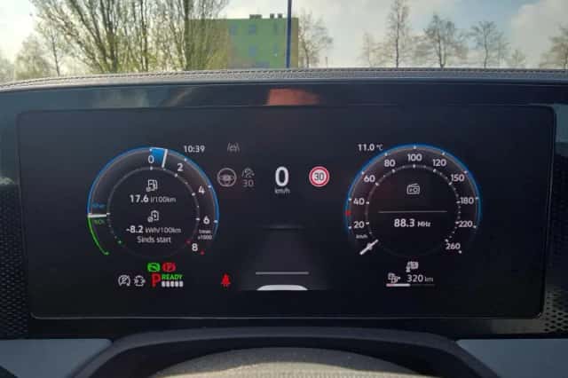 Volkswagen Passat (2024) thumbnail 5