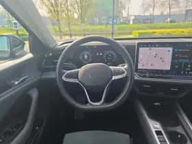 Volkswagen Passat (2024) thumbnail 6