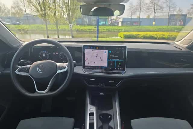 Volkswagen Passat (2024) thumbnail 7