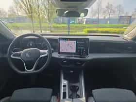 Volkswagen Passat (2024) thumbnail 7