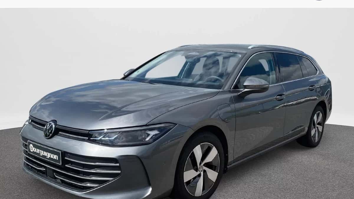 Volkswagen Passat (2025) — foto 1