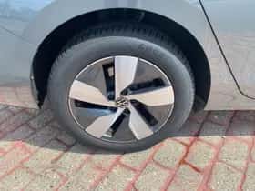 Volkswagen Passat (2025) thumbnail 12