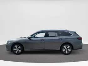 Volkswagen Passat (2025) thumbnail 4