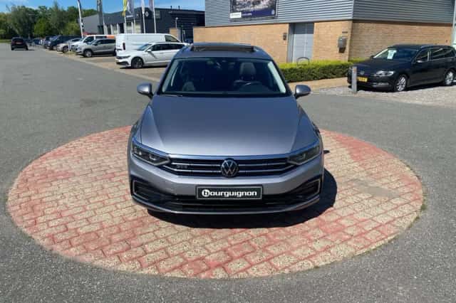 Volkswagen Passat (2023) thumbnail 5