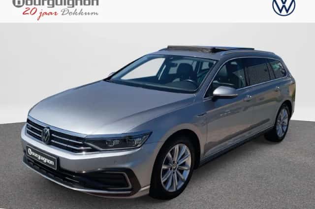 Volkswagen Passat (2023) thumbnail 1