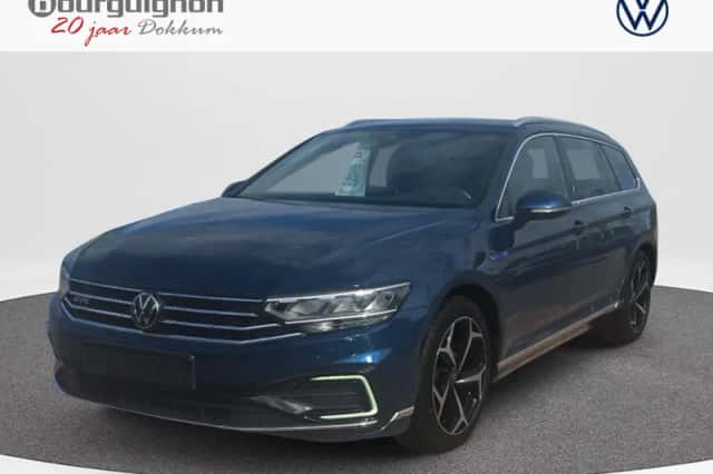 Volkswagen Passat (2022) thumbnail 1