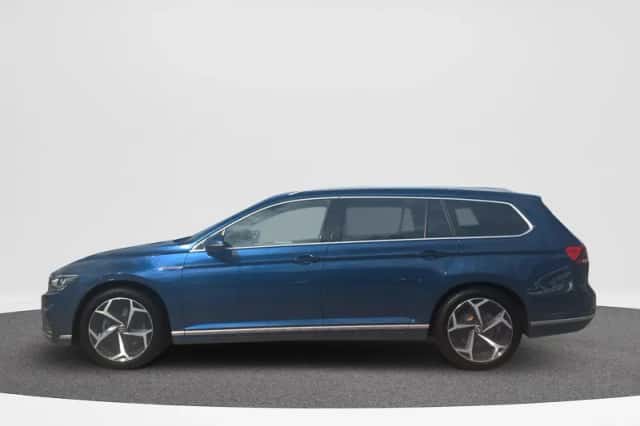 Volkswagen Passat (2022) thumbnail 2