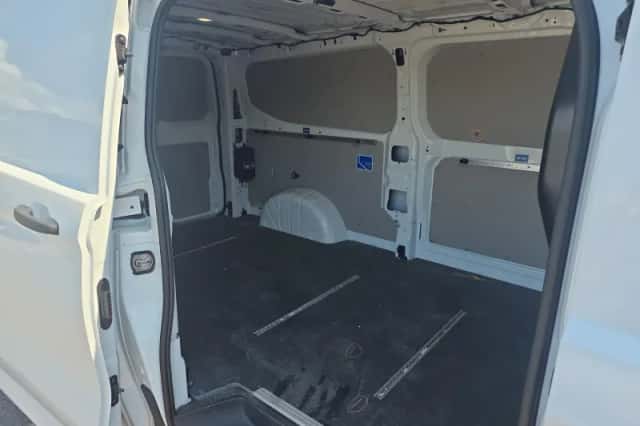 Volkswagen Transporter (2025) thumbnail 4