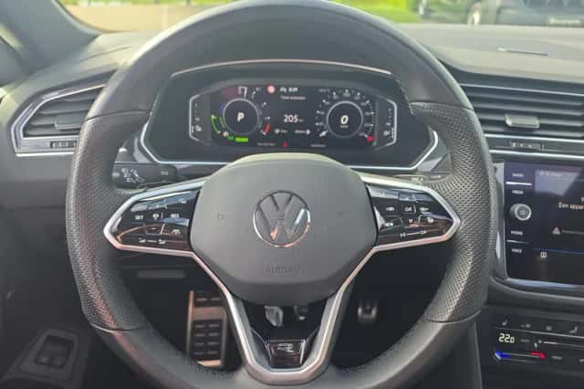 Volkswagen Tiguan (2022) thumbnail 16