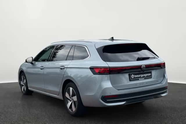 Volkswagen Passat (2025) thumbnail 2