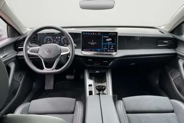Volkswagen Passat (2025) thumbnail 6