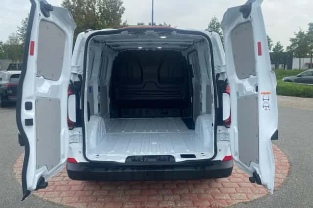 Volkswagen E-Transporter (2026) thumbnail 4
