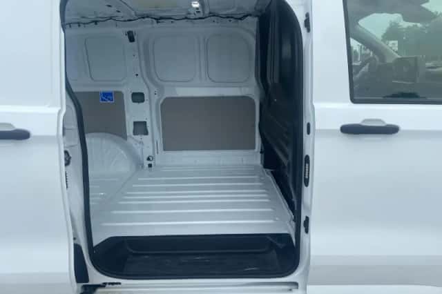 Volkswagen E-Transporter (2026) thumbnail 5