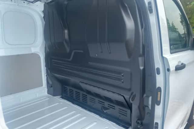Volkswagen E-Transporter (2026) thumbnail 6