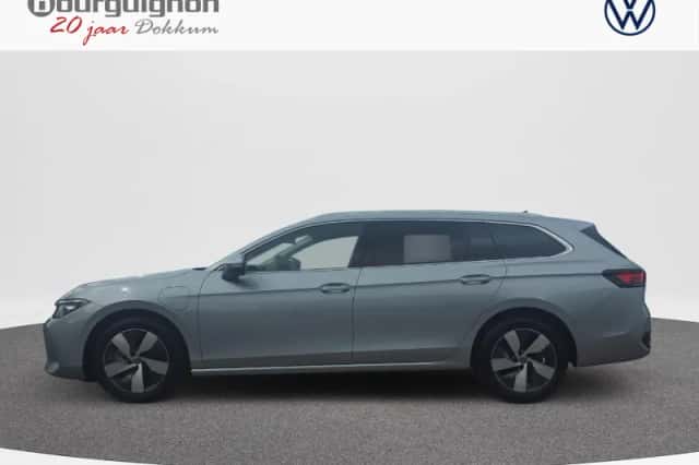 Volkswagen Passat (2025) thumbnail 4