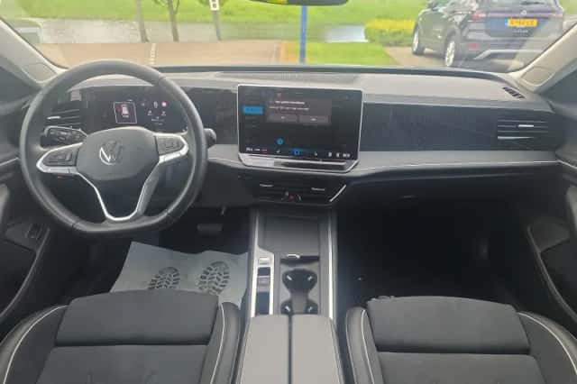 Volkswagen Passat (2025) thumbnail 5