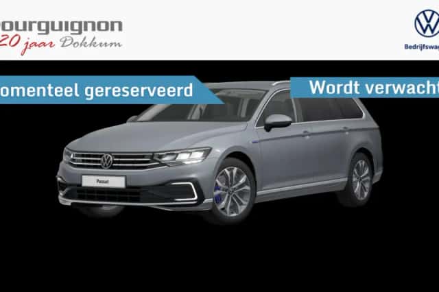 Volkswagen Passat (2022) thumbnail 1