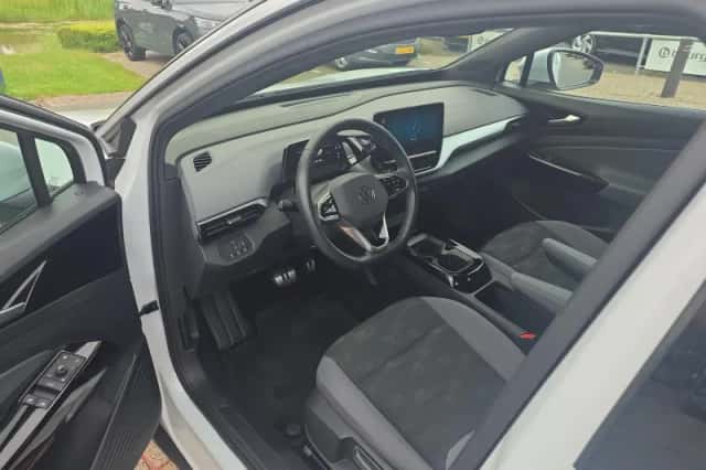 Volkswagen ID.4 (2023) thumbnail 5