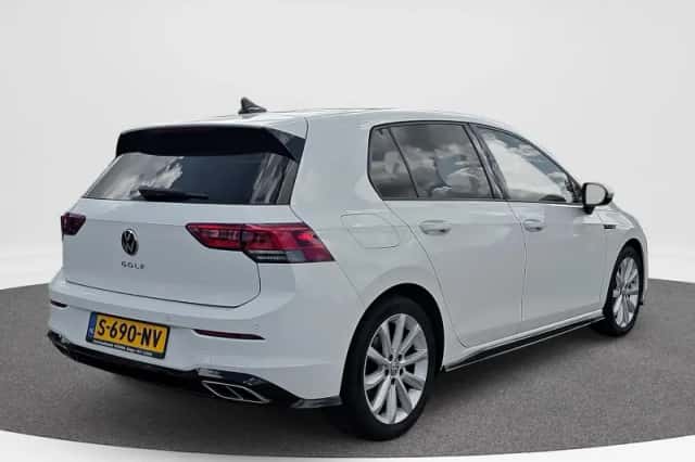 Volkswagen Golf (2022) thumbnail 2