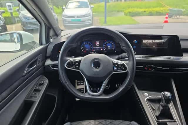 Volkswagen Golf (2022) thumbnail 6