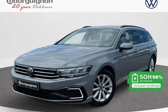 Volkswagen Passat (2022) thumbnail 1