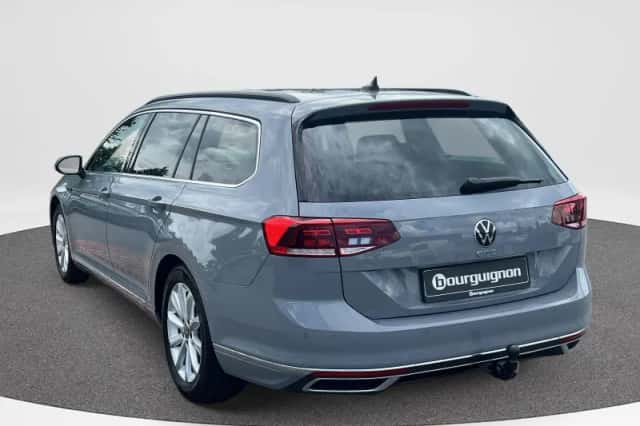 Volkswagen Passat (2022) thumbnail 2