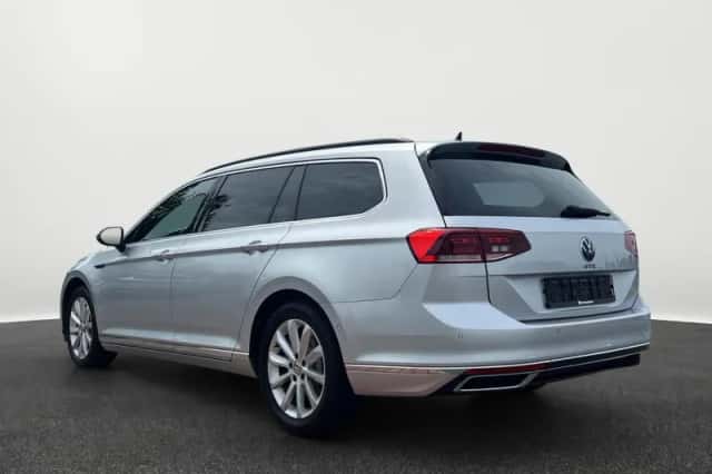 Volkswagen Passat (2021) thumbnail 2