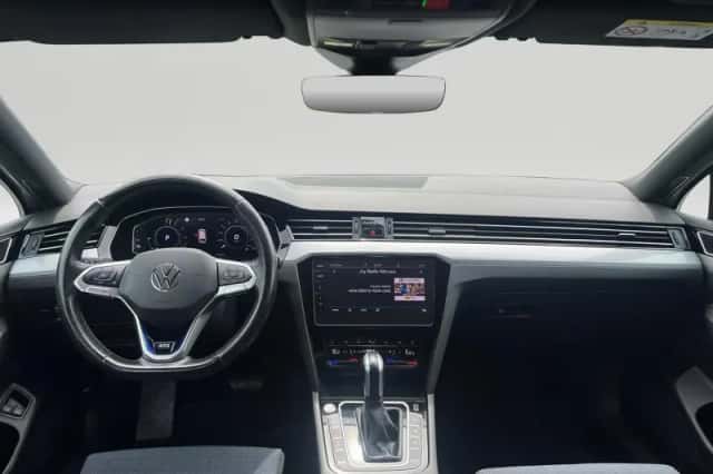 Volkswagen Passat (2021) thumbnail 6