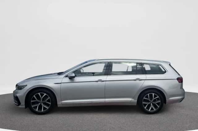 Volkswagen Passat (2021) thumbnail 2